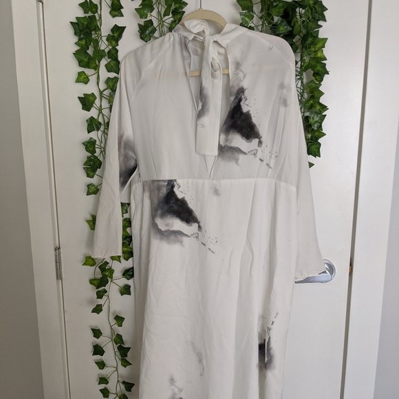 Loose fitting Oak and Fort dress - Picture 2 of 3